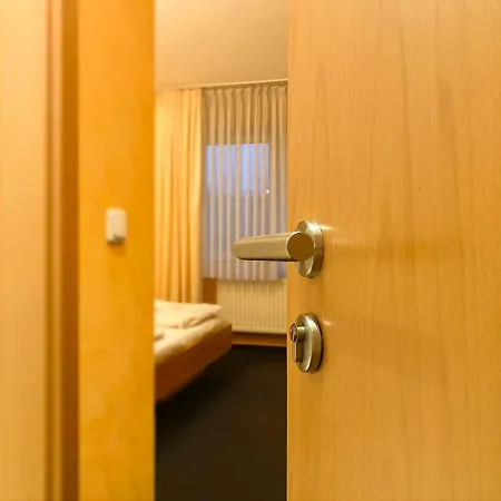 Friedenseiche Hotel *